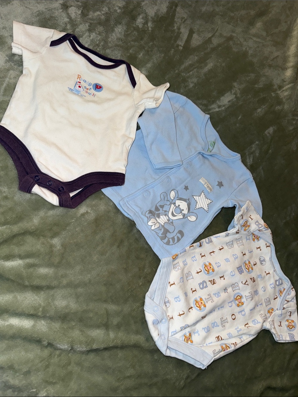 0/3m Disney tigger Winnie the Pooh White Baby Bodysuit with Dark Purple Trim